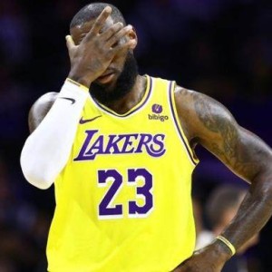 开云官网-交易时间到？44分惨败颜面尽失 詹姆斯称急需大改